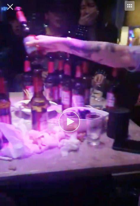 成人礼封酒视频,见证青春蜕变，传承美好时光